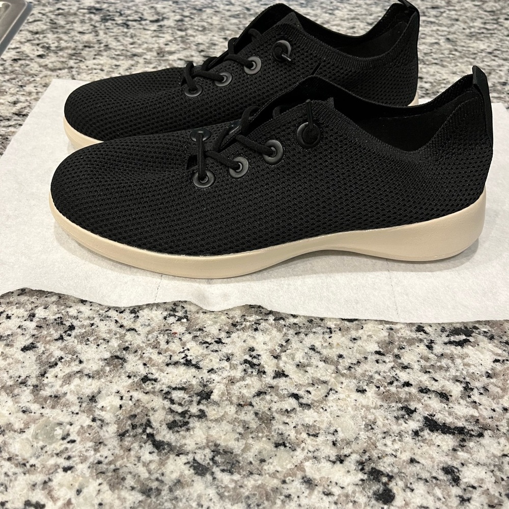 Black Knit Men’s Sneakers size 11